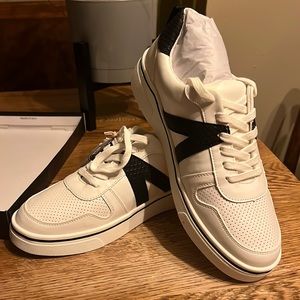 Brand new mia size 8.